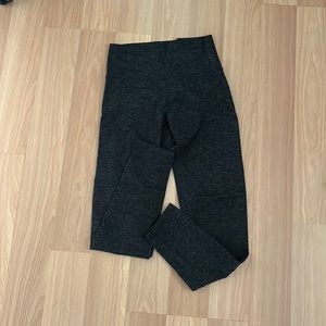 Arie. Hugger Pocket Leggings in Charcol Grey